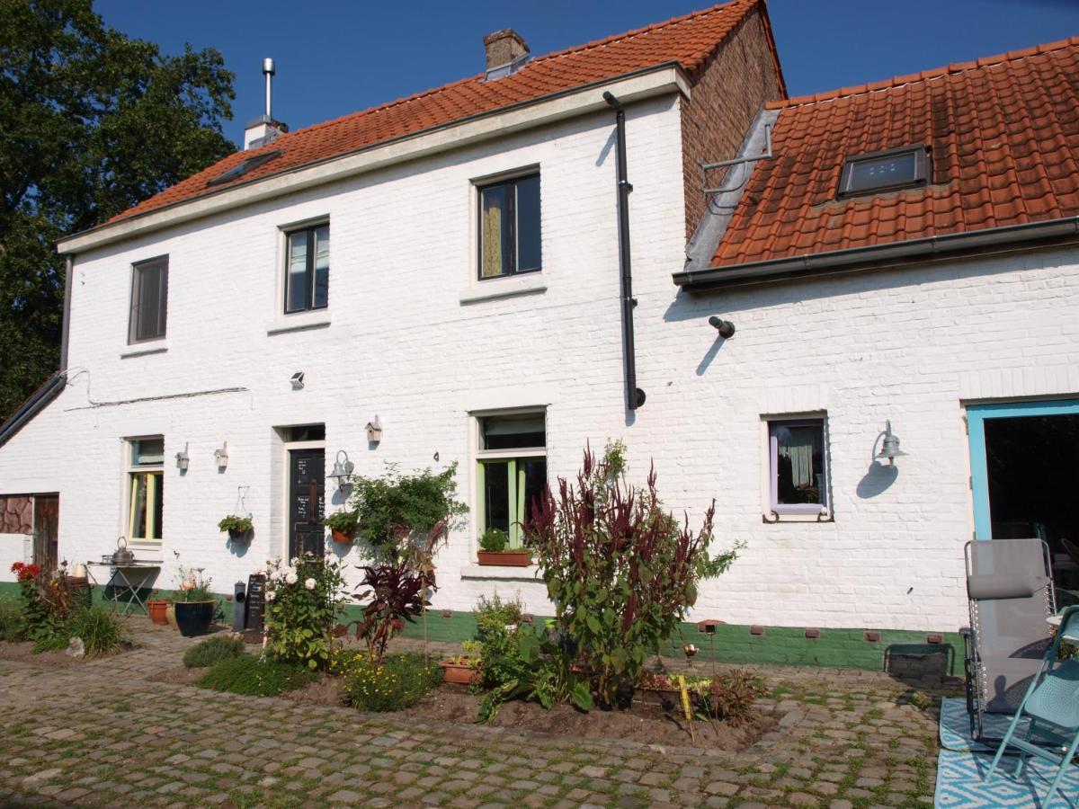 Slaaphuisje Het Vliegend Varken Genk Exteriér fotografie